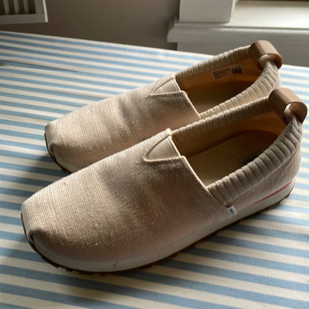Brand new TOMS sneakers.